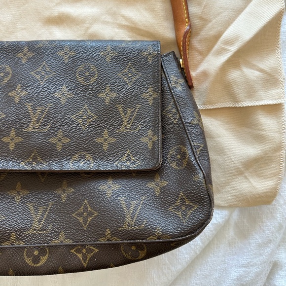 Looping Handbag Monogram Canvas Mini - Picture 11 of 13